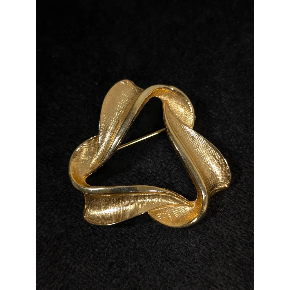 Vintage Gold‎ Tone Ribbon Brooch Textured Abstract Knot Pin